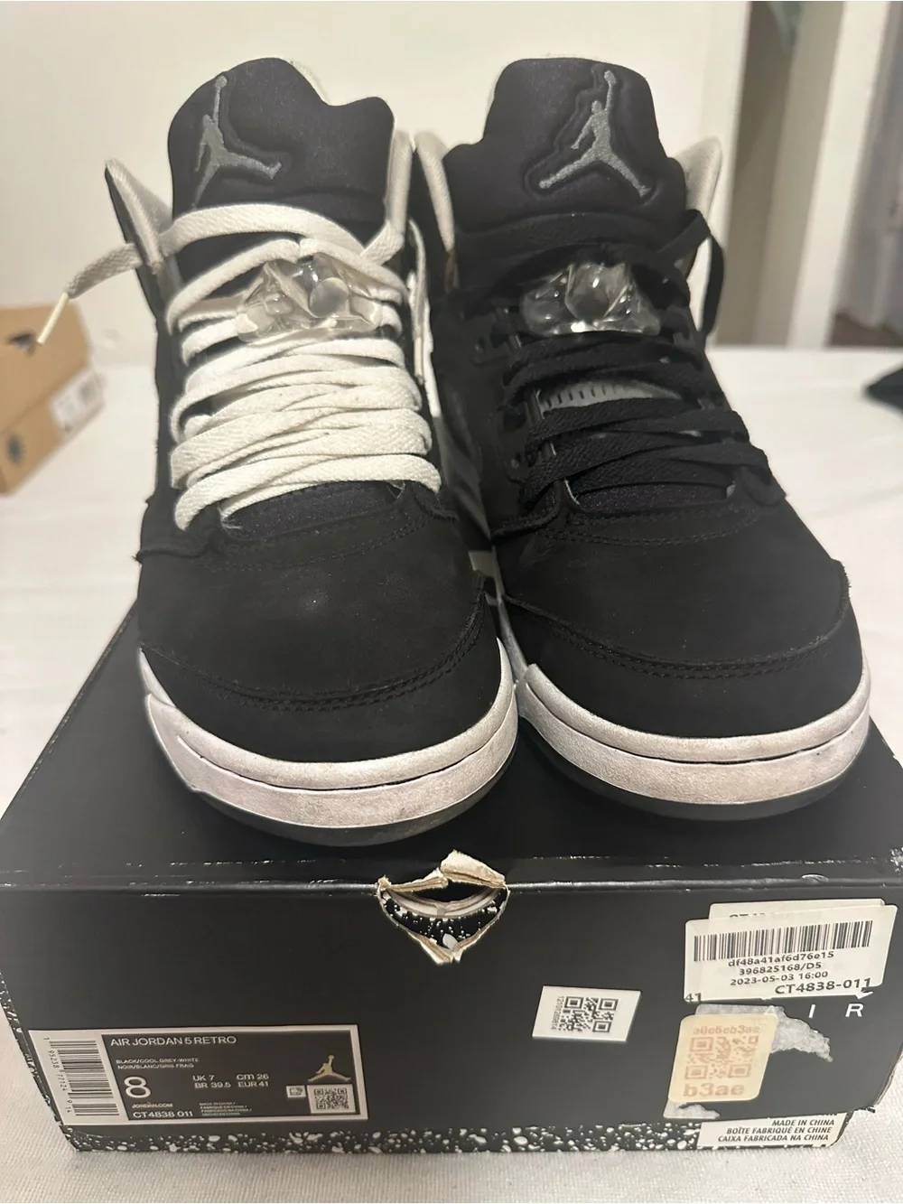 Jordan Mens Black and White High-Top Sneakers used with box